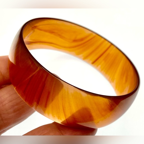 Vintage Wide Transparent Tortoise Colored Thin Lucite Bangle Bracelet - Picture 4 of 6